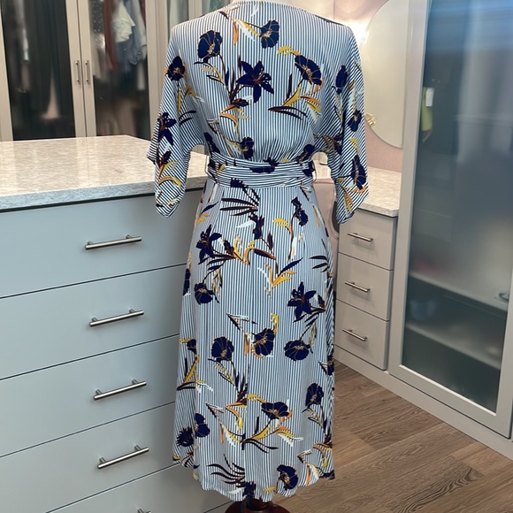 Forever 21 Deep V Dress - Picture 4 of 8